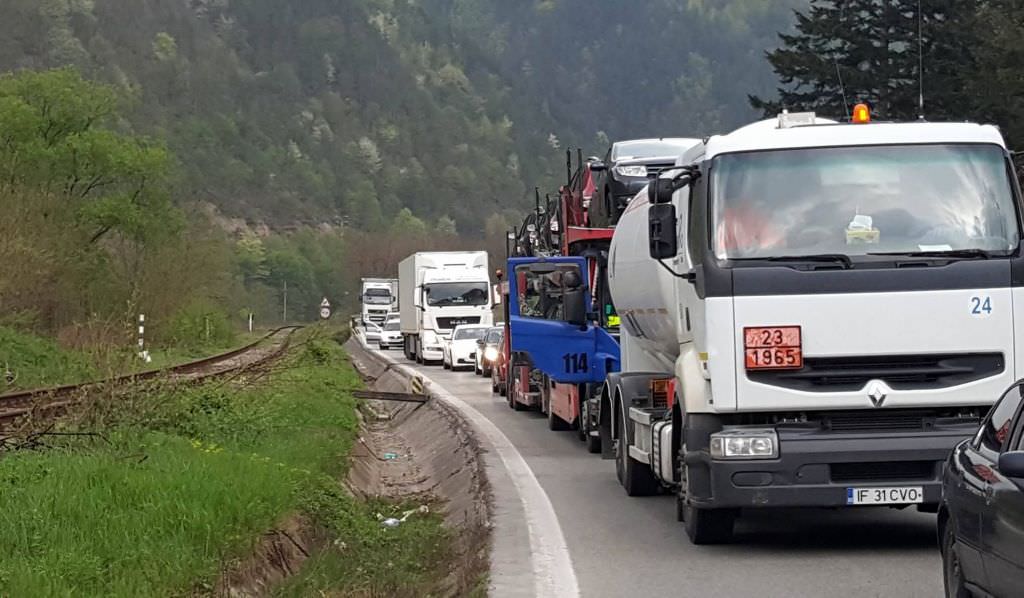 Restricții pentru TIR-uri pe Valea Oltului până la finalul lunii septembrie