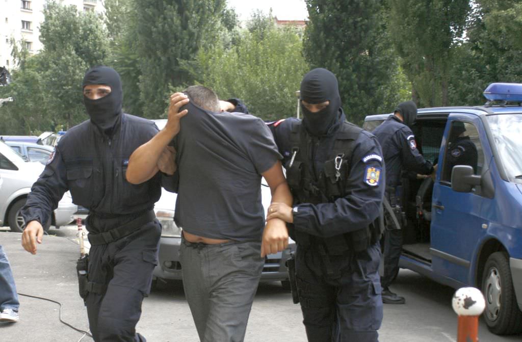 Urmărit național, prins de polițiștii sibieni. Are de ispășit o condamnare de un an și două luni