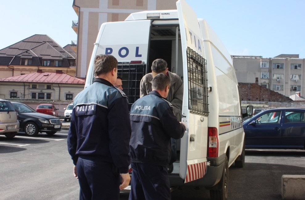 Tânăr din Sibiu reținut de poliție. Este condamnat pentru mai multe fapte