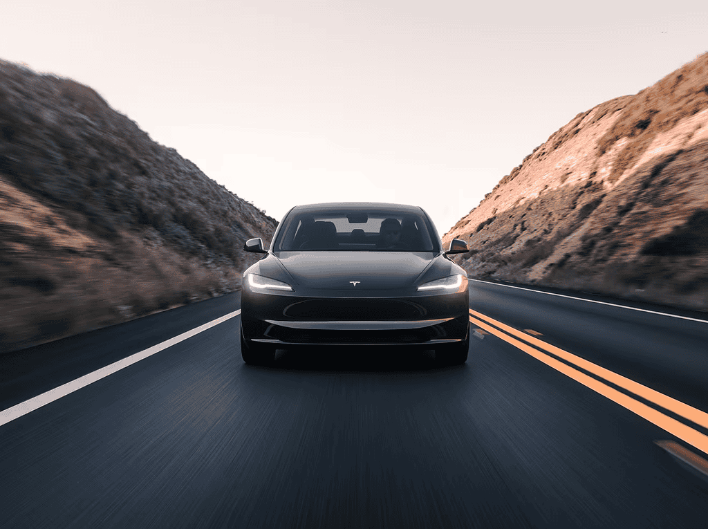 2025 tesla model 3 screen size