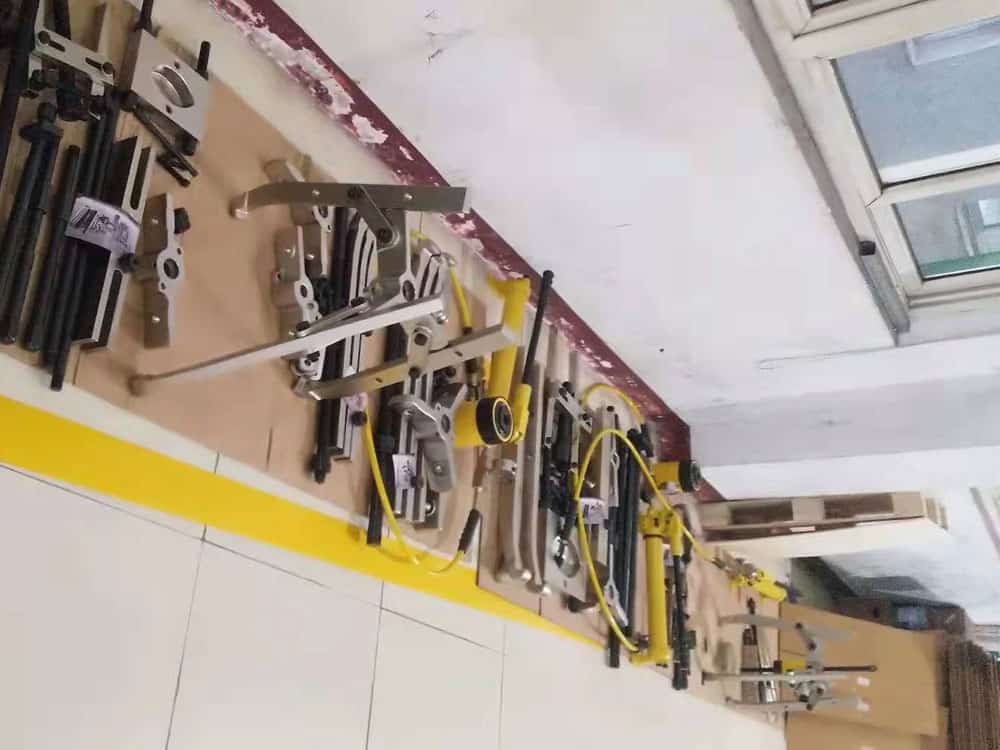 Safety Cage Hydraulic Puller