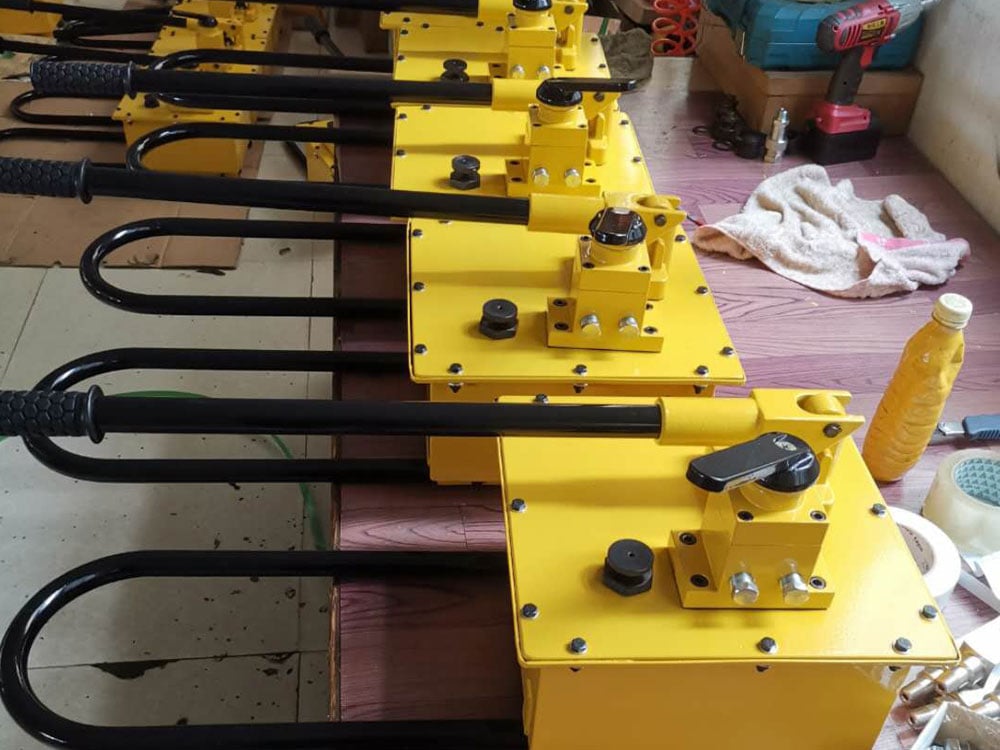hydraulic hand pump