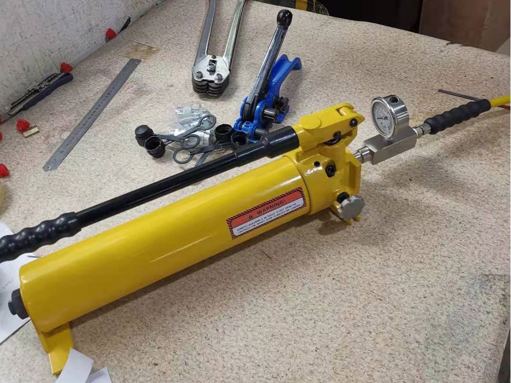 hydraulic hand pump