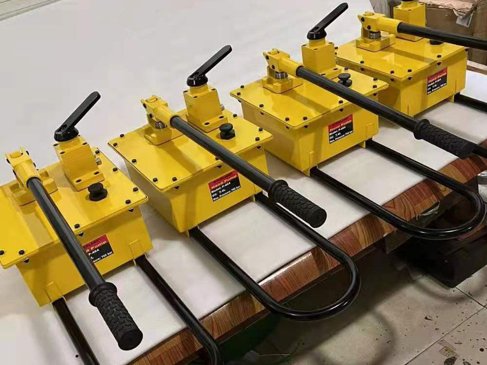 hydraulic hand pump