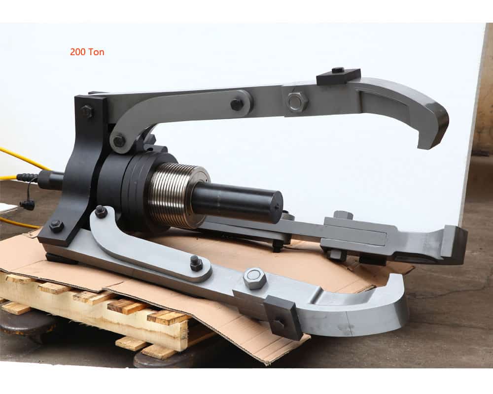 Self-Centering Hydraulic Grip Puller
