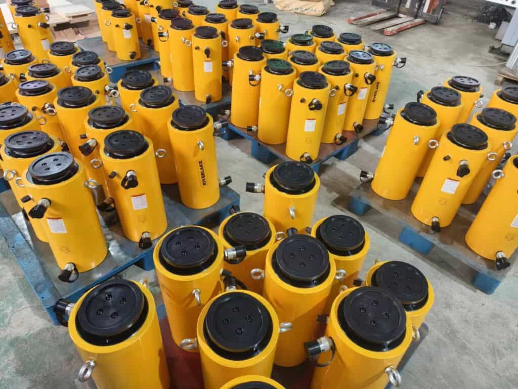 Customer Visit RIVERLAKE for Hydraulic Cylinder Quality Inspection 7 f57a3716ad48e24fd2207cddb85d89a