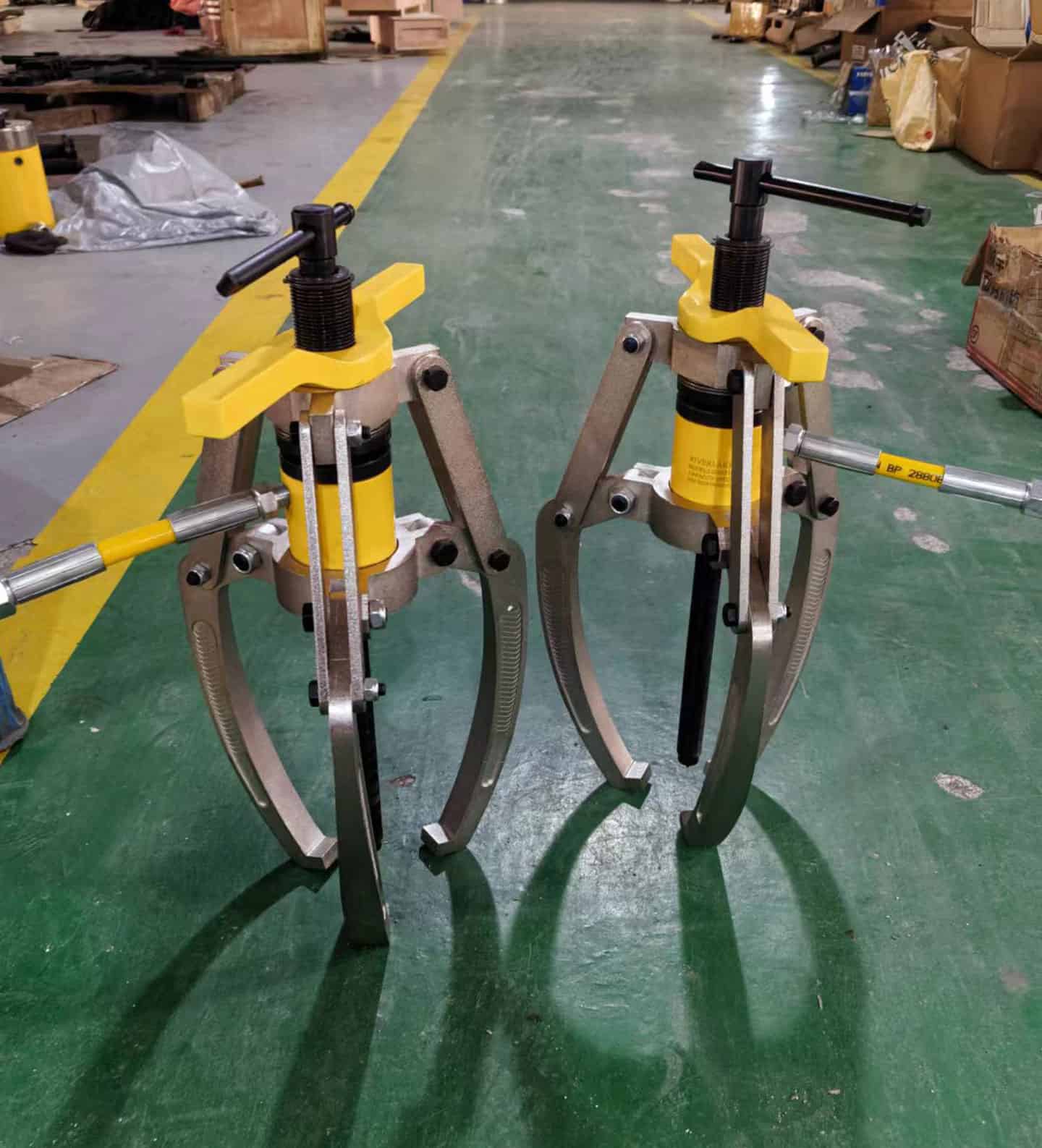 Hydraulic Lock-Grip Puller with Hydraulic Cylinder