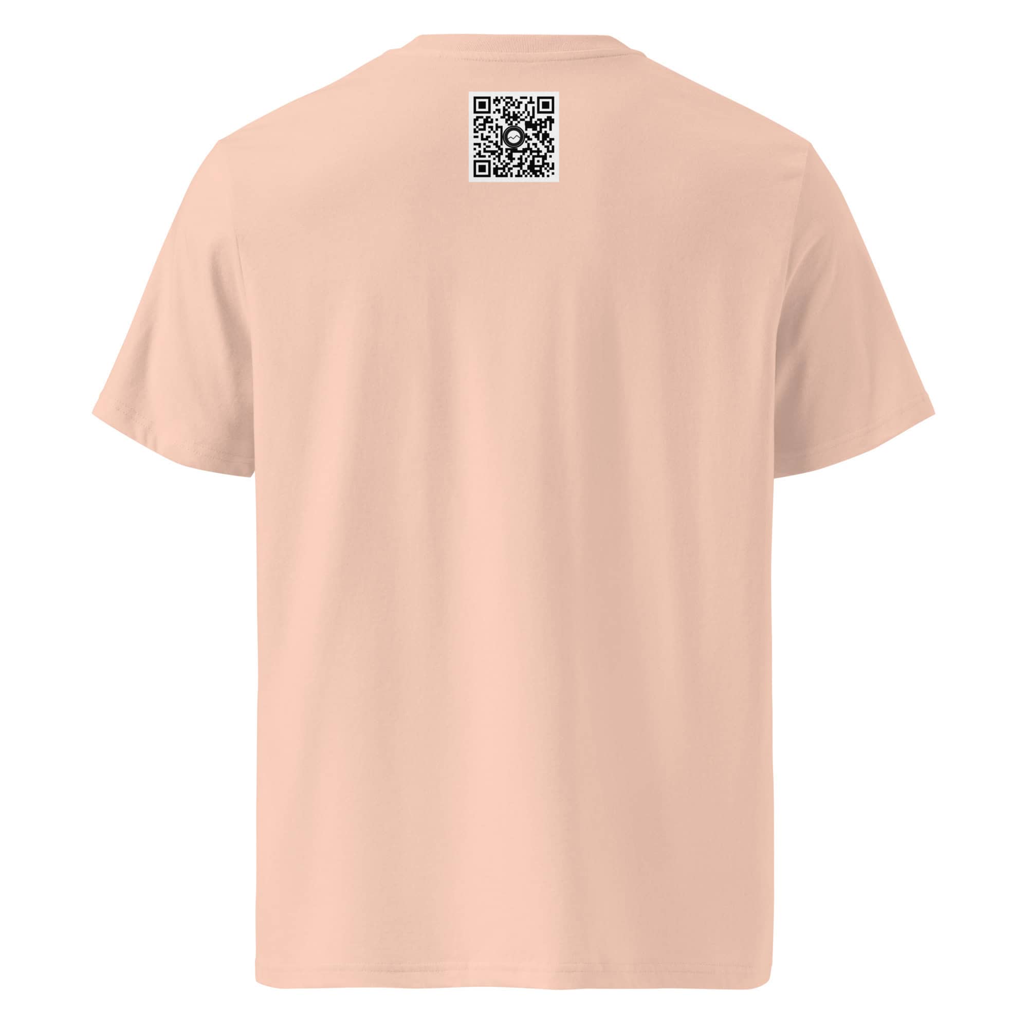 Camiseta unisex beige llamada "Camiseta unisex Los Ajaches", con código QR en la parte superior de la espalda, elaborada por Volcanica Productions.