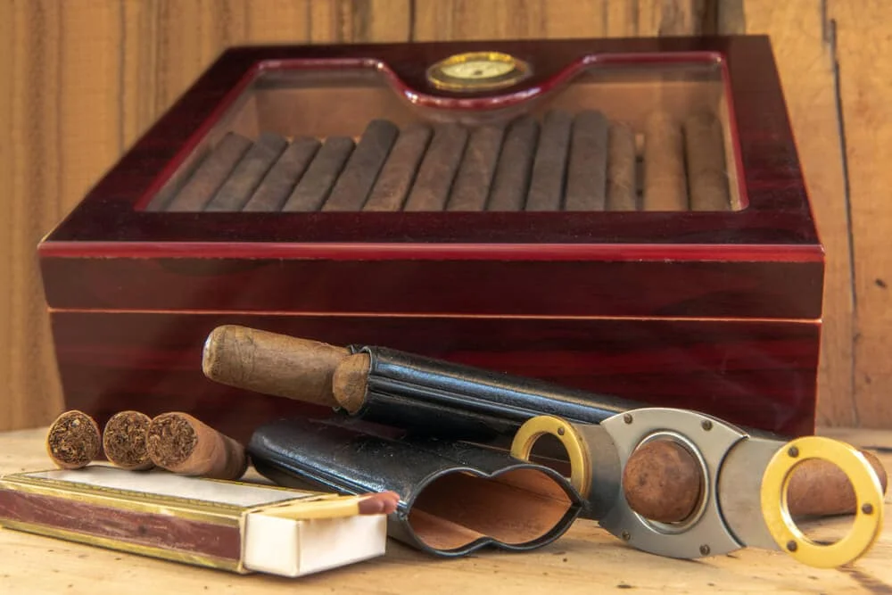 4 Must-Have Smoking Accessories You Need To Check Out