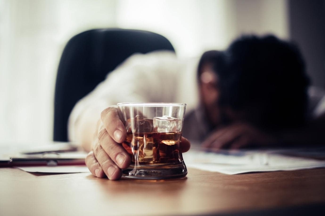 5 Signs Of Alcohol Addiction You Shouldn'T Ignore