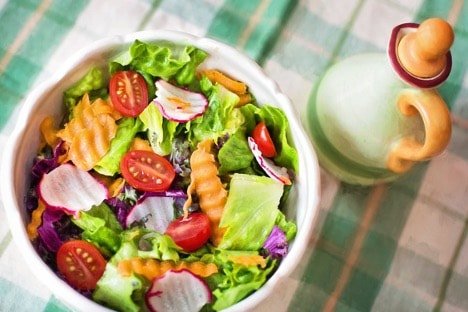 6 Easy Ways To Make Your Salads More Colorful And Delicious