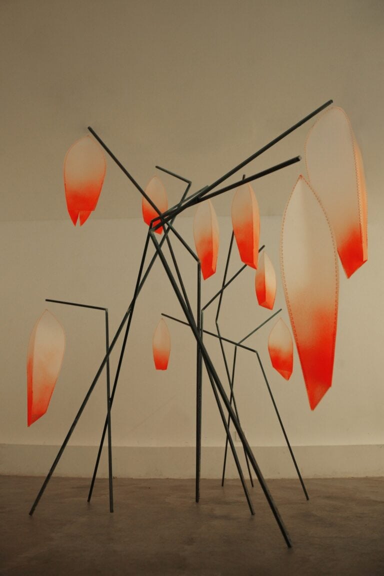 The Current Has a Whispering Bed / A sodrásnak csendes medre van