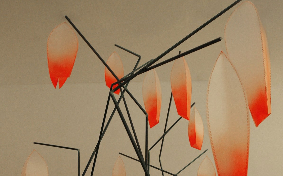 The Current Has a Whispering Bed / A sodrásnak csendes medre van