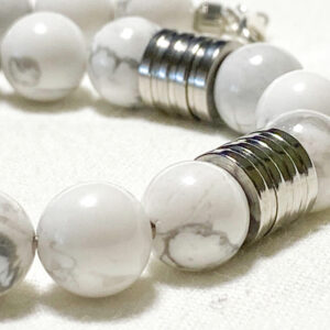 Bracciale in acciaio e pietra naturale di Howlite - Mod. Bloom