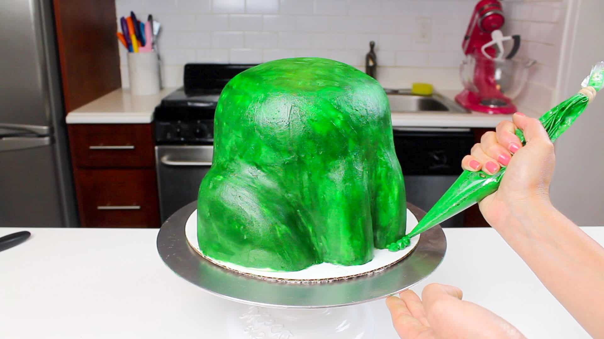 piping toes onto frog