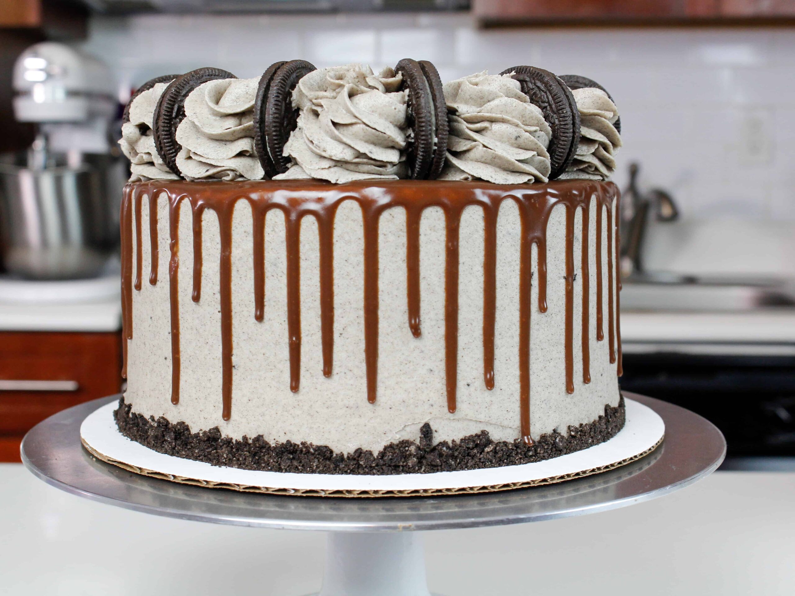 photo of oreo drip cake