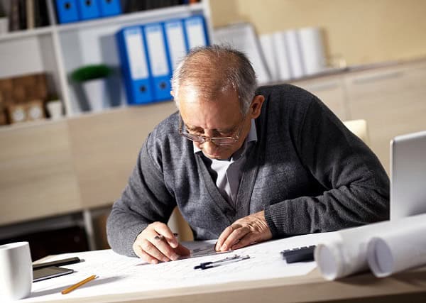 pensionari angajati