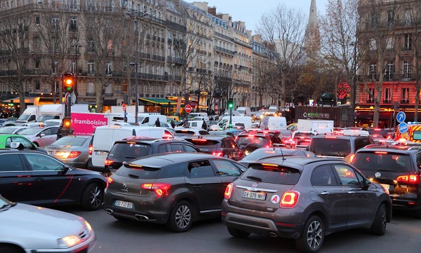 paris poluare masini zgomot