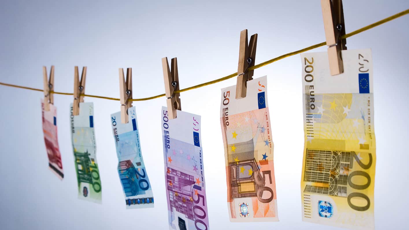 combaterea spălării banilor