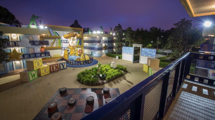 What is a split stay and how does it work at walt disney world