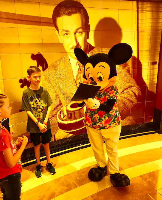 Cruise Casual Mickey
