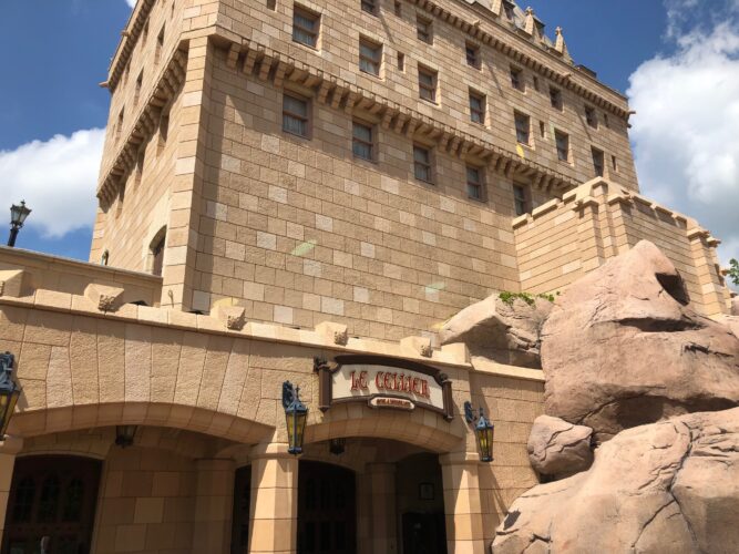 What are Some Romantic Dining Options at Walt Disney World?