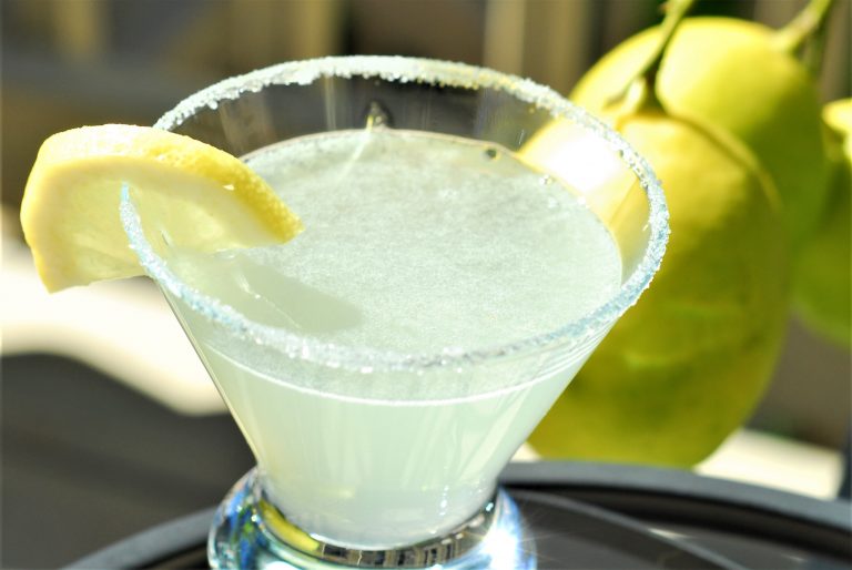 What is tangy, sweet and makes your mouth water? The best ever Lemon Drop Martini!