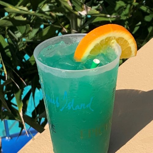 Blue as the ocean. Fruity and citrussy. The irresistible Blue Passion