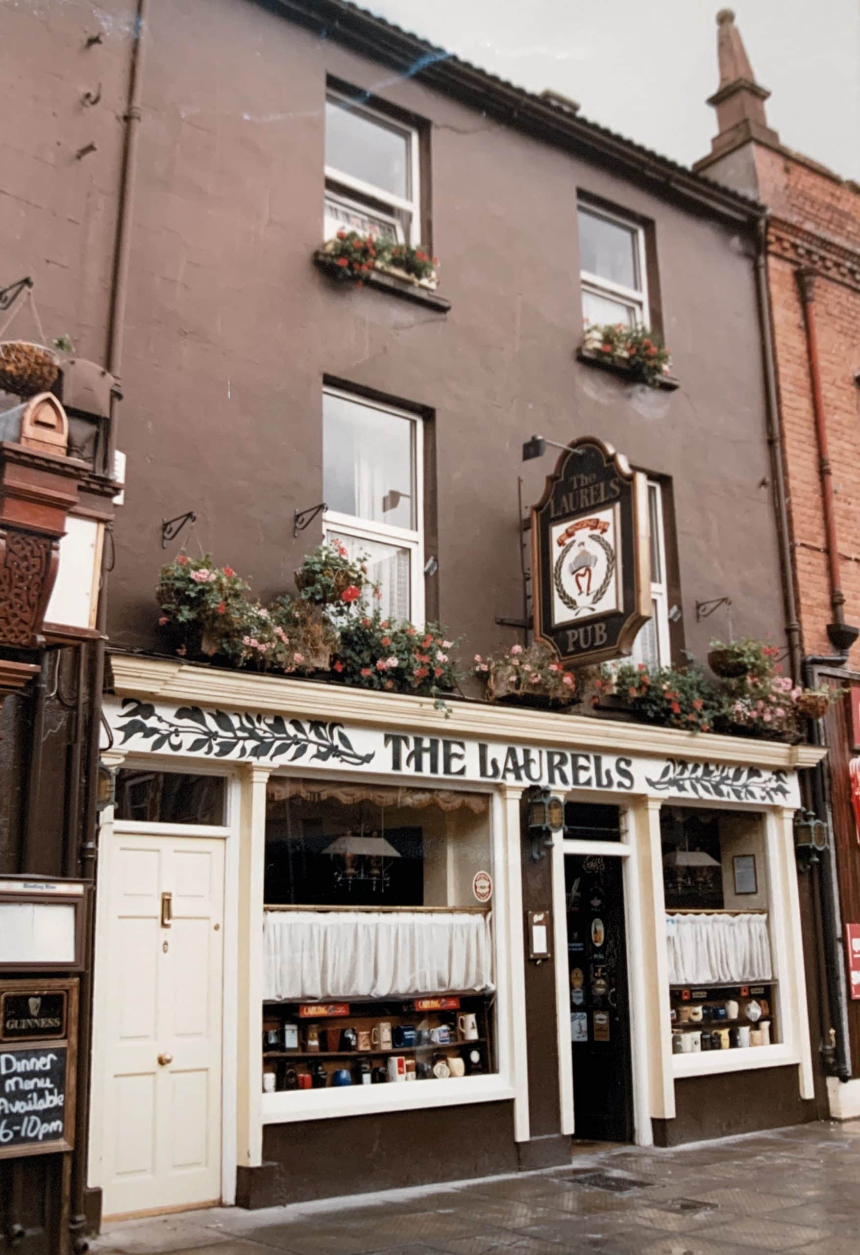 Laurels Singing Bar
