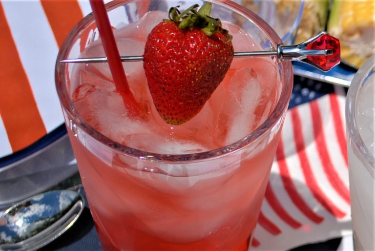 You need to taste this mind blowing sweet and sour Jolly Rancher cocktail!