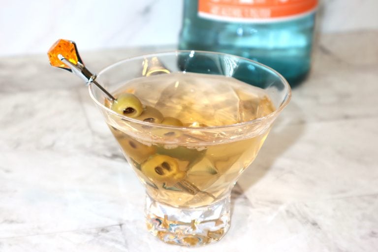 The Classic Elegance of a Dirty Martini: A Remarkable Twist of Sophistication