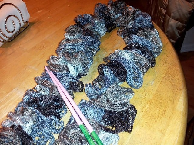 Knitted scarf using chopsticks