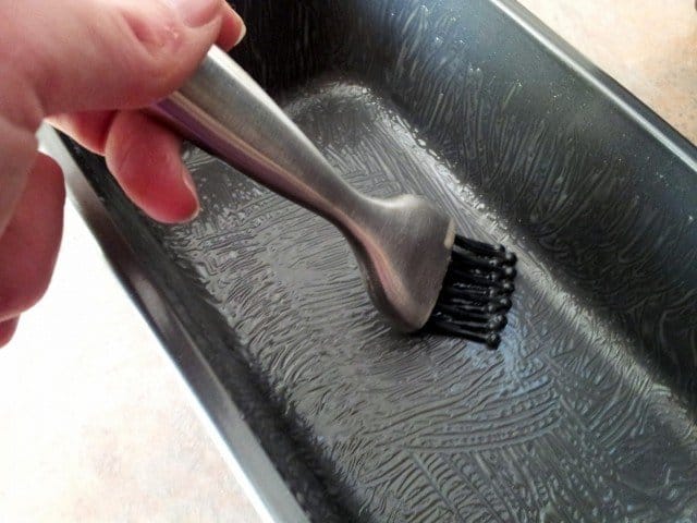 Pastry brush to spread grease in a pan