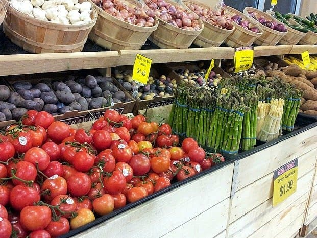 Mariano's display of produce