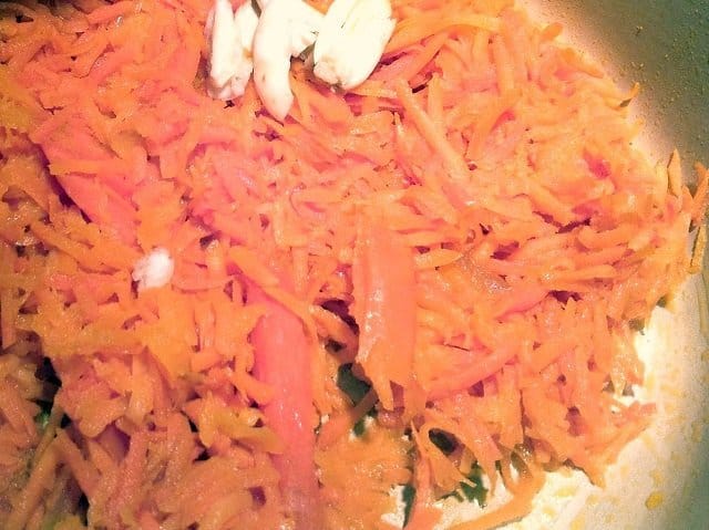Roasting carrot and garlic