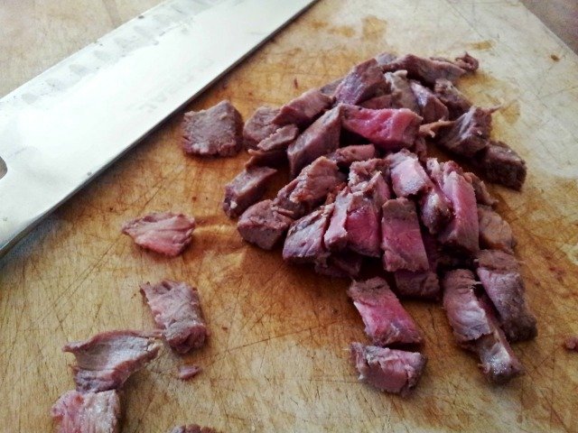 Cut up your churrasco into bite size pieces