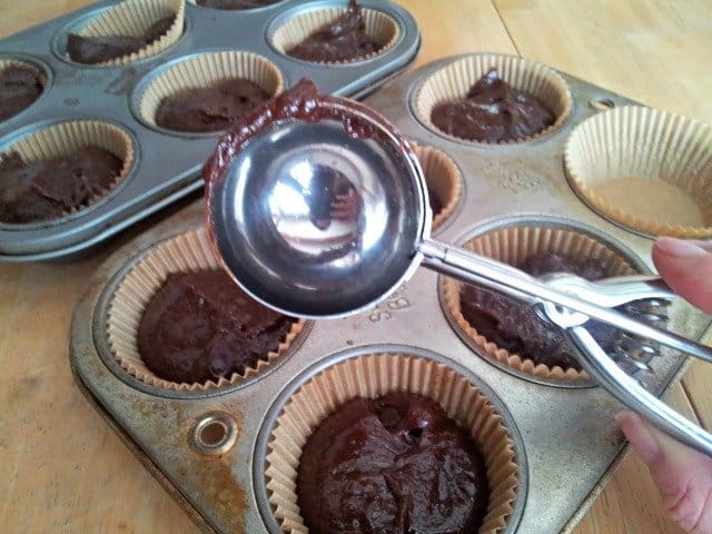 The life hack works, and the batter goes in the cupcake liners instead of staying in the scoop