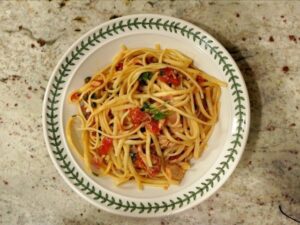 Bowl of tuna and tomato pasta