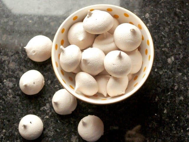 Mocha meringues