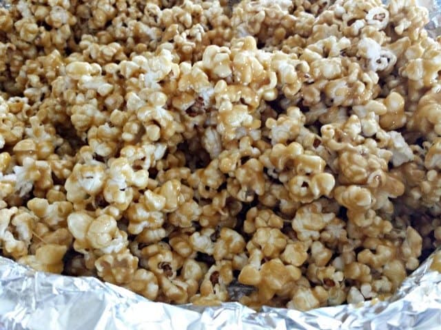 Coated caramel corn
