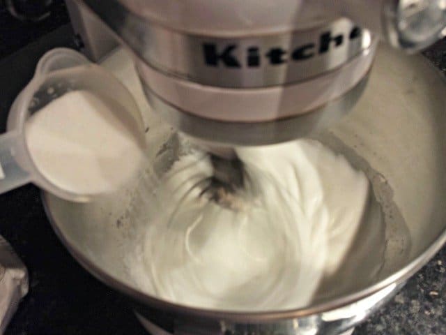 Fancy raspberry meringues