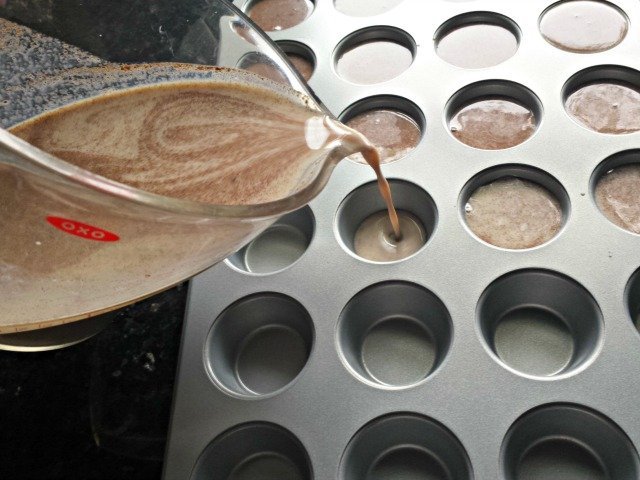 Pour spiced creamer into tin not quite to the top