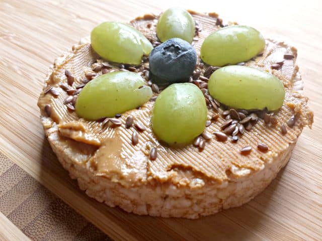 Fruity rice cake snack