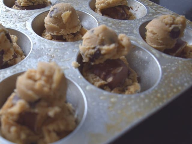 Add small scoop over cookies
