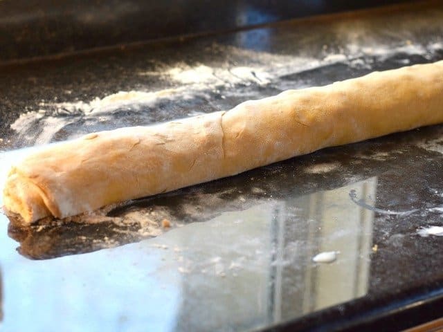 Cinnamon roll ready to slice