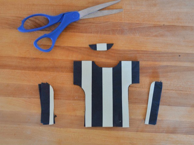 Cut sides and top to make a jersey look