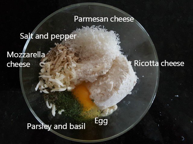 Ingredients for lasagna roll up filling