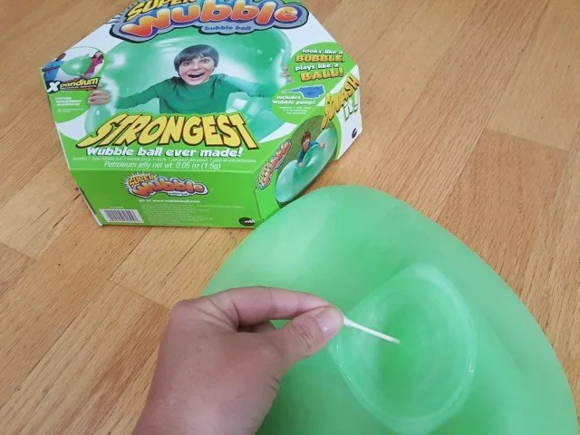 Get the qtip all the way inserted in your super wubble ball