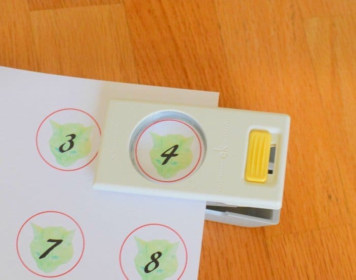 Center label in the hole punch