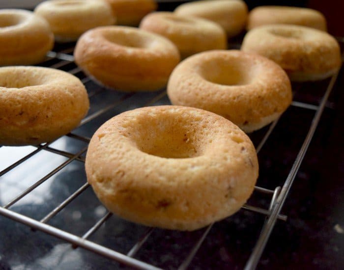 Baked strawberry cake donuts